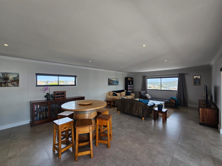 5 Bedroom Property for Sale in Myburgh Park Western Cape